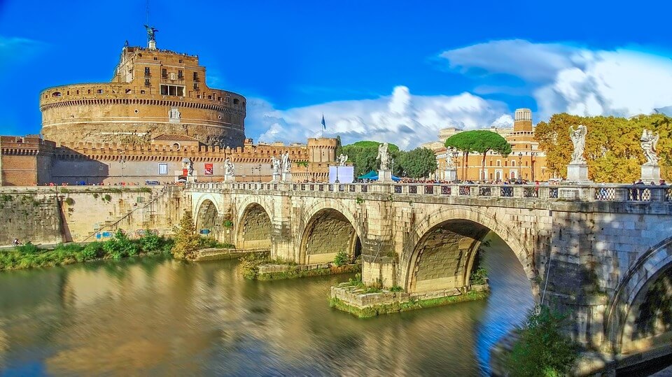 Unique experiences in Rome includes visiting Castel Sant'Angelo. 