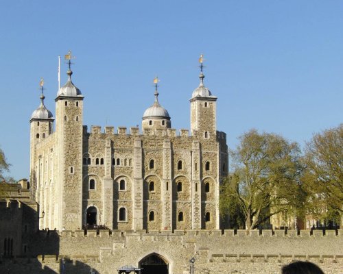 The White Tower of London during the day.